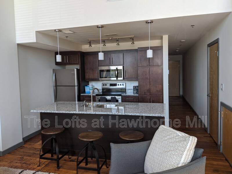 Charlotte Condo: 1101 Hawthorne Lane