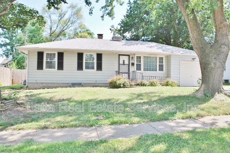 Blue Springs House: 804 NW S Summit Cir