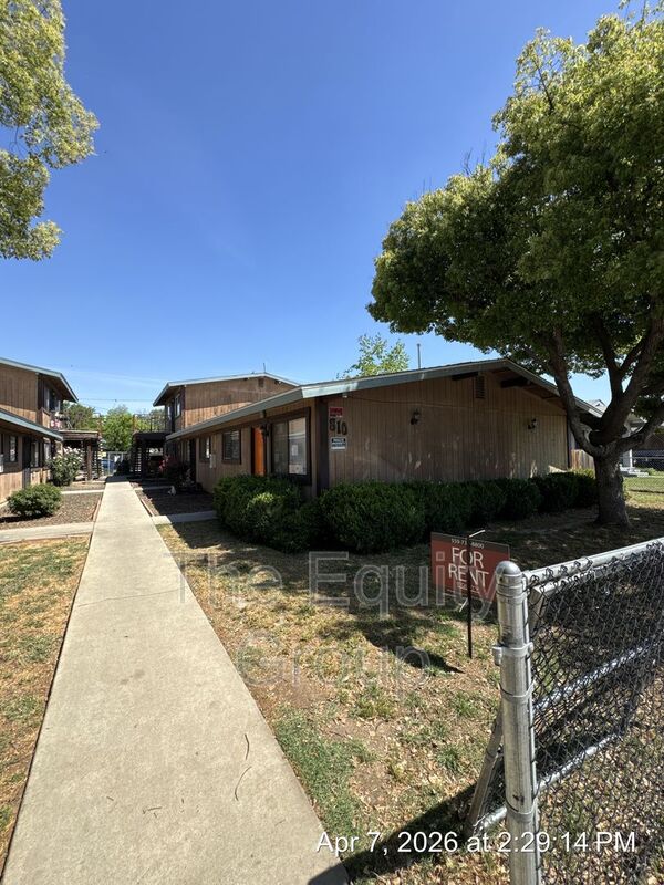 Visalia Condo: 810 South Court St