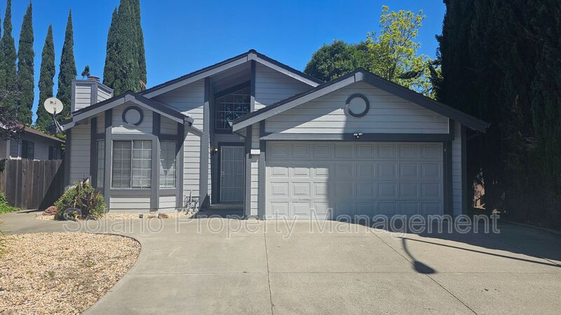 Vacaville House: 385 Portsmouth Dr