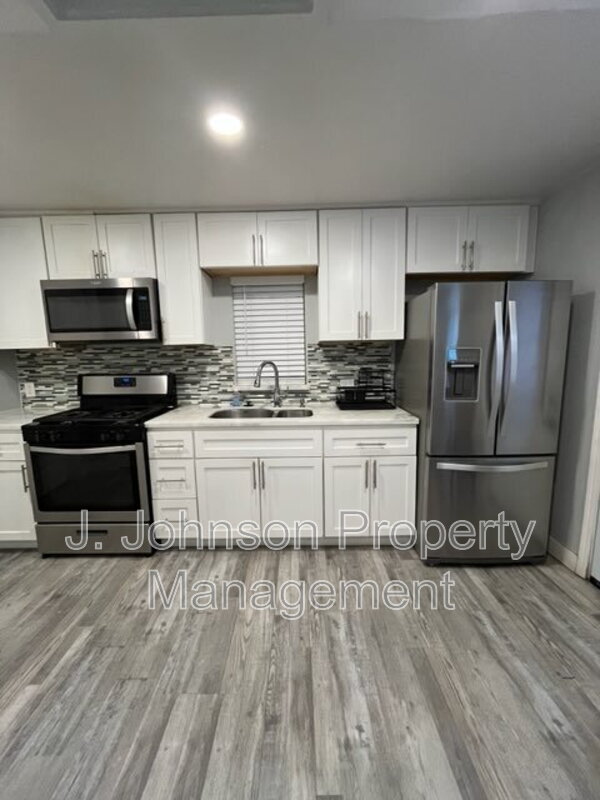 Tracy Condo: 320 West Whittier Avenue