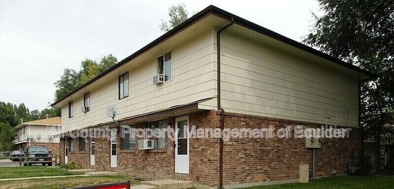 Longmont Townhome: 204 E. Saint Clair Ave