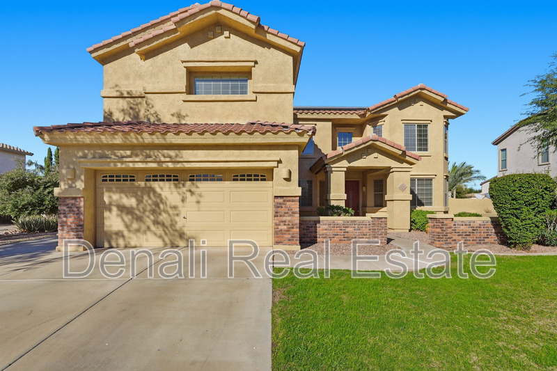 Queen Creek House: 18560 E. Strawberry Drive