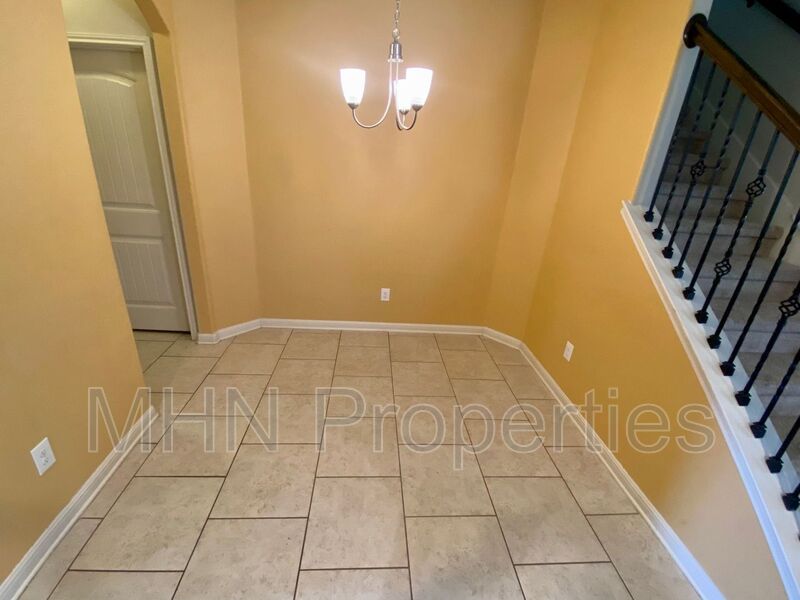 Gorgeous Two Story 4 bed/2.5 bath with loads of upgrades, right off 35 and Judson Rd! - Photo 7