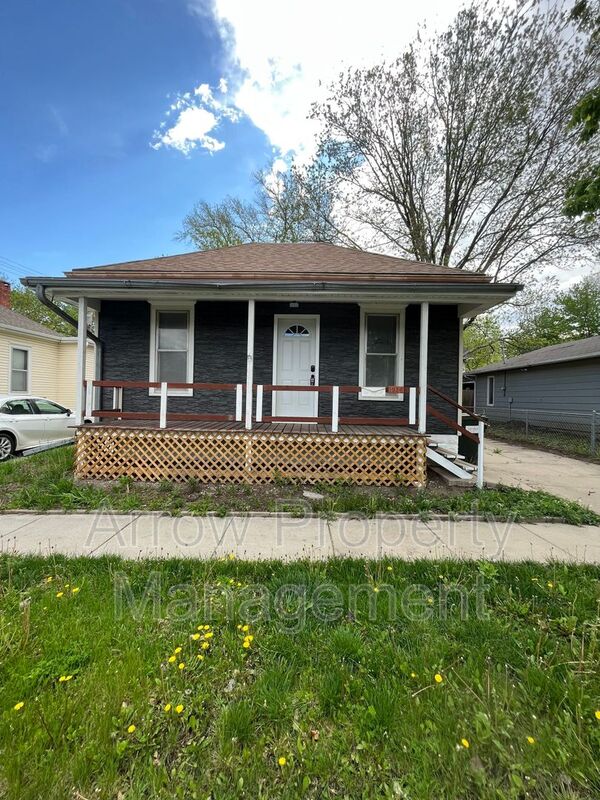 Lincoln House: 1936 S 10th St-