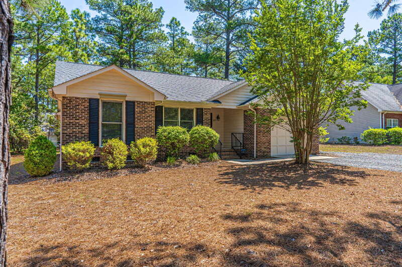 Pinehurst House: 1355 Longleaf Dr E