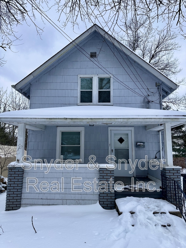 Akron House: 1174 Tampa Avenue