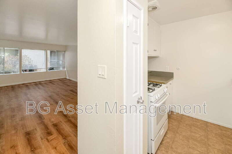 Oakland Condo: 3600 Dimond Avenue
