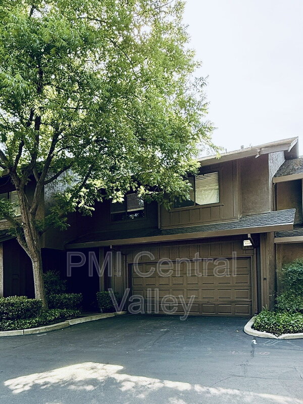 Modesto House: 1725 Edgebrook Drive