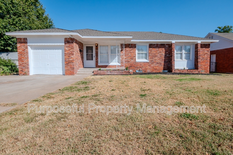 Warr Acres House: 4712 North Sterling Avenue