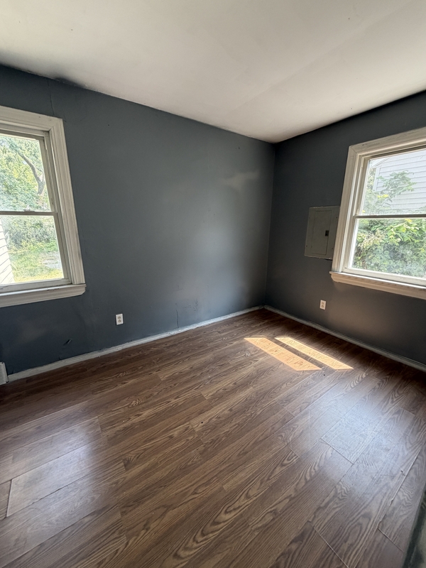 Cleveland House: 16317 Clearview Avenue