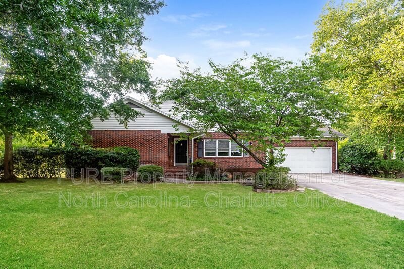 Cornelius Condo: 18805 Bluff Point Rd