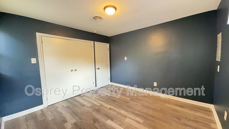 Well-Maintained 3-Bedroom Home with Fenced Backyard & Assigned Parking in Central Chesapeake - Photo 4