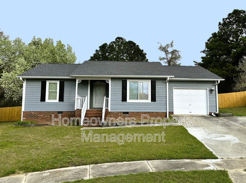 Fayetteville House: 1542 Londonderry Place