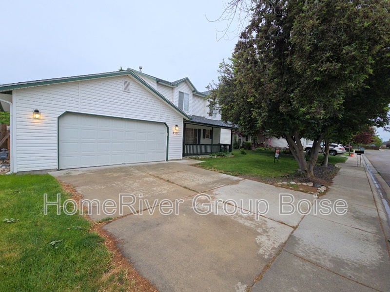 Boise House: 6521 W Parapet Dr