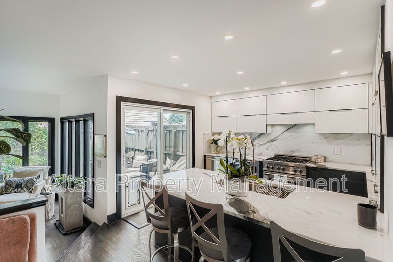 Denver House: 287 S Holly St