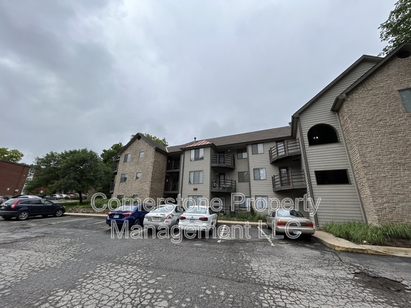 Lawrence Condo: 1000 Emery Rd - J05