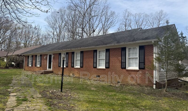 Mocksville House: 201 Wandering Lane