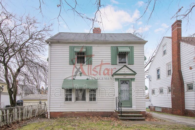 Cleveland Heights House: 3801 Woodridge