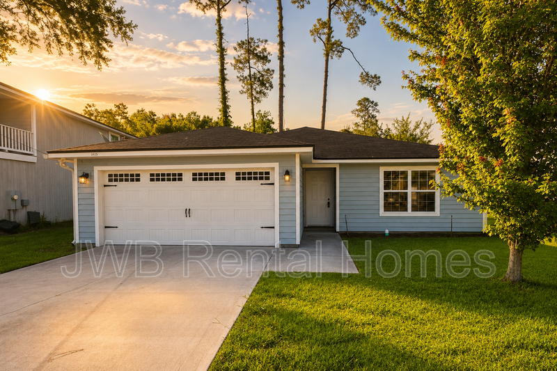 Jacksonville House: 4650 Lenox Ave