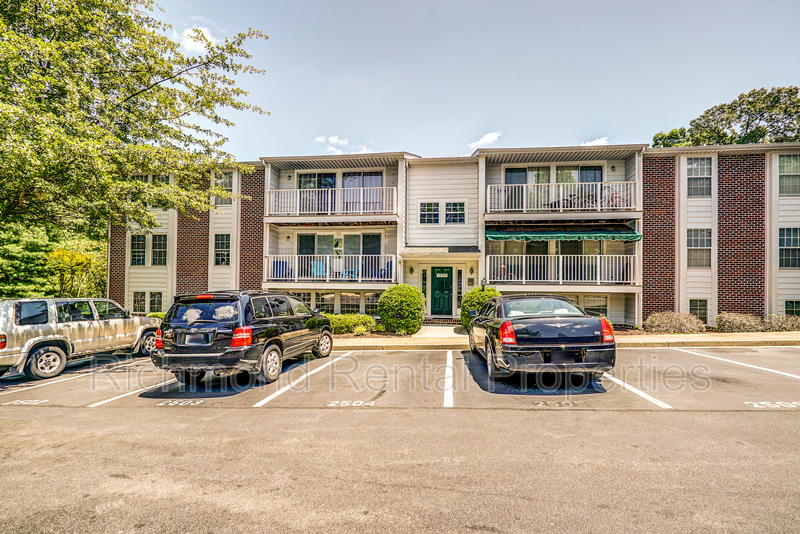 Henrico Condo: 7600 Roscommon Court