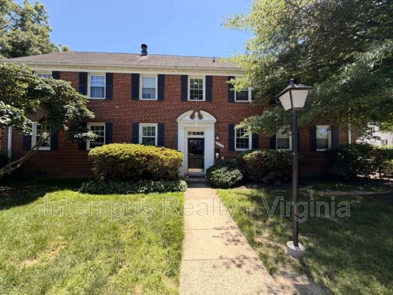 Arlington Condo: 2914 13th Rd S