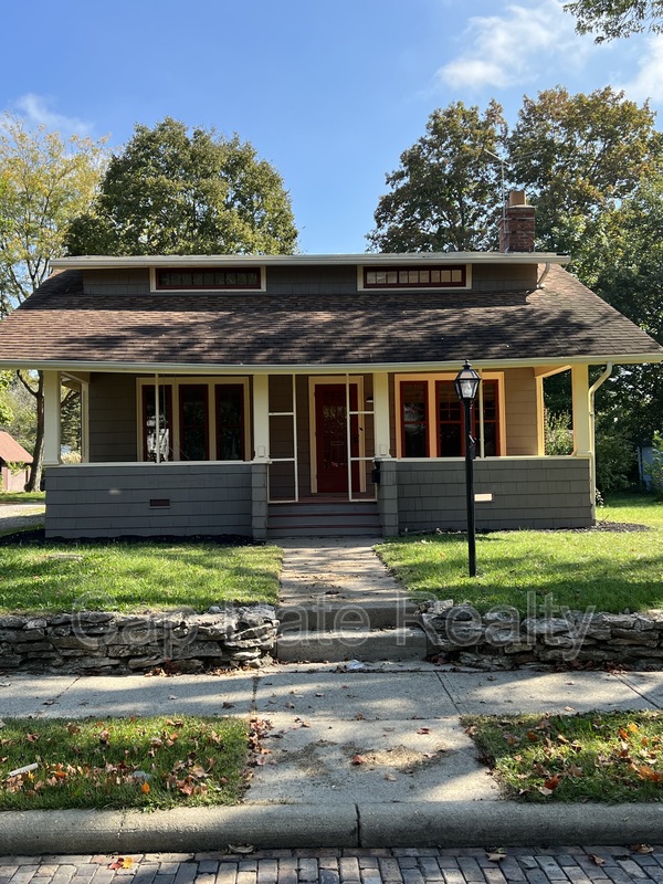 Westerville House: 108 S Grove St
