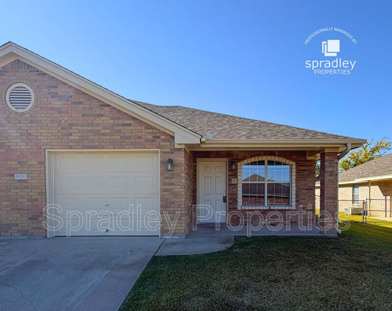 Killeen Townhome: 5506B Luxor Dr