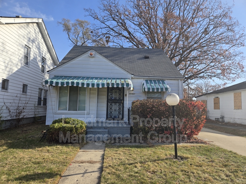 Detroit House: 19960 Wisconsin Street