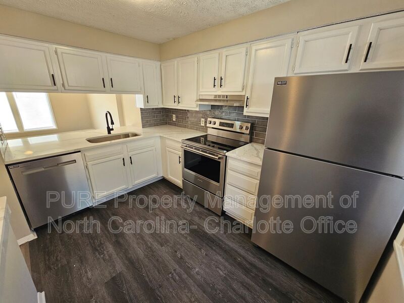 Charlotte Townhome: 9445 Lexington Cir