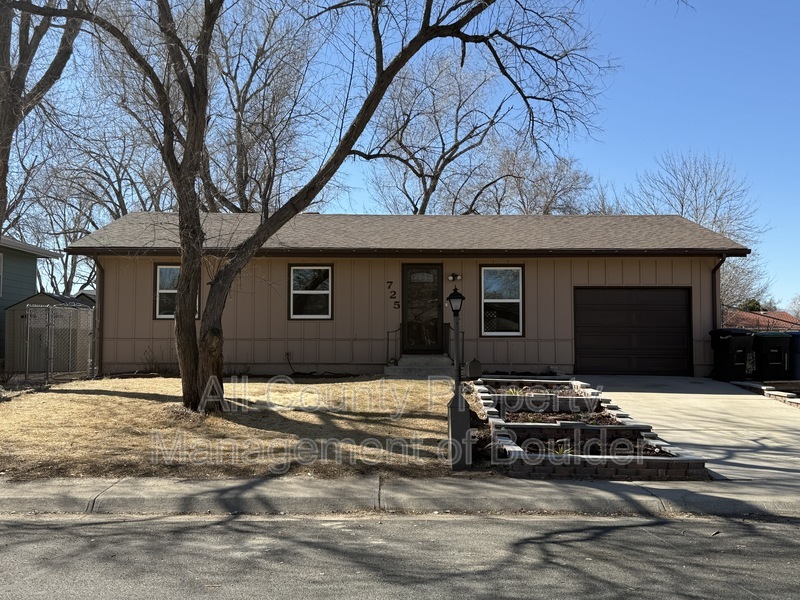 Longmont House: 725 Hilltop Street
