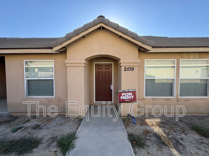 Tulare House: 2109 Bella Oaks Drive