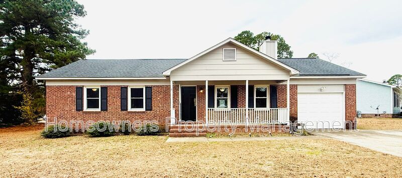 Hope Mills House: 5901 Rehoboth Rd