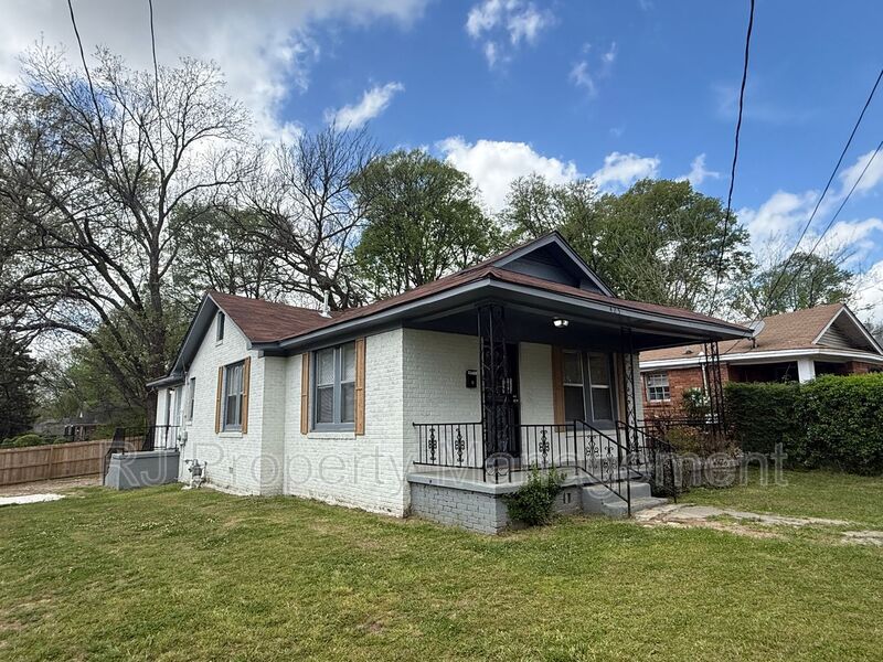 Memphis House: 425 Carpenter St