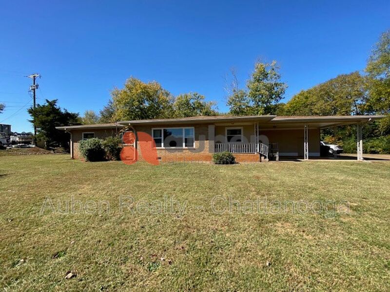 Chattanooga House: 2217 Hickory Valley Road