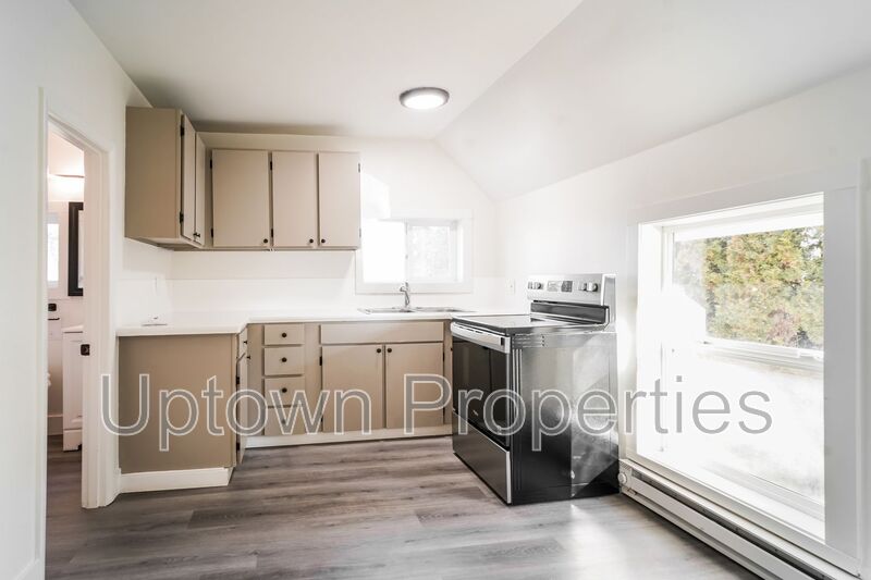 Hillsboro House: 135 NE Jackson St