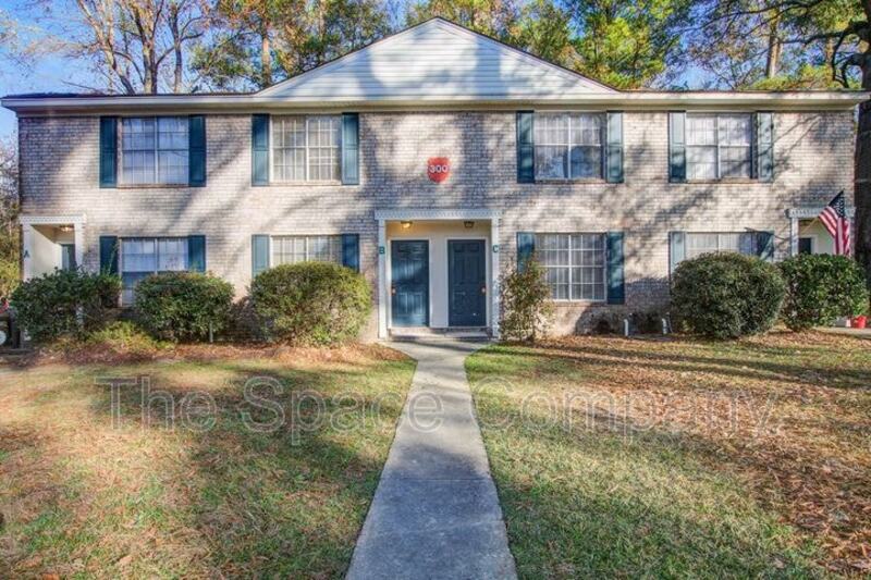 Summerville Condo: 300 Crestview Drive