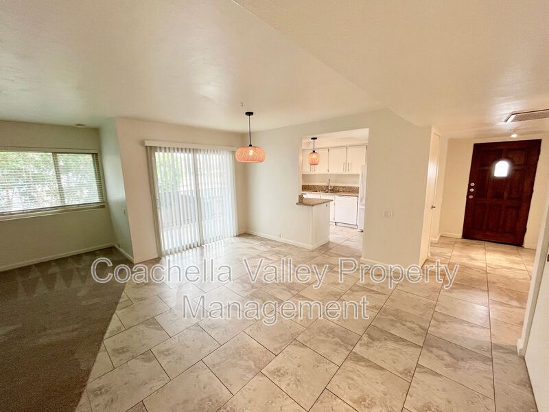 Palm Springs Condo: 400 N Sunrise Way