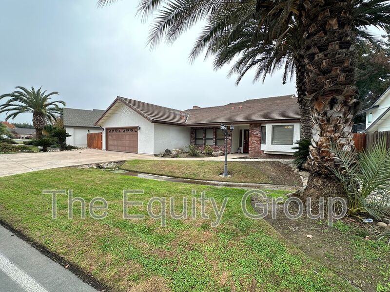 Visalia House: 5418 West Sweet Dr