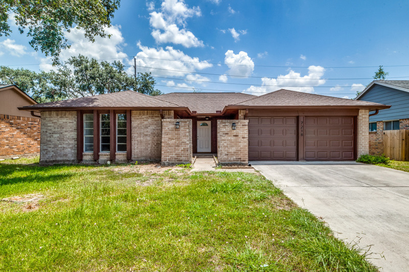 Houston House: 7218 Ridgeberry Drive