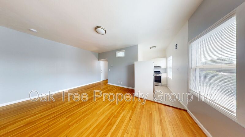 Oakland House: 454 34th St
