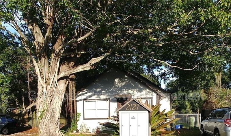 Bradenton House: 2127 13th Street West