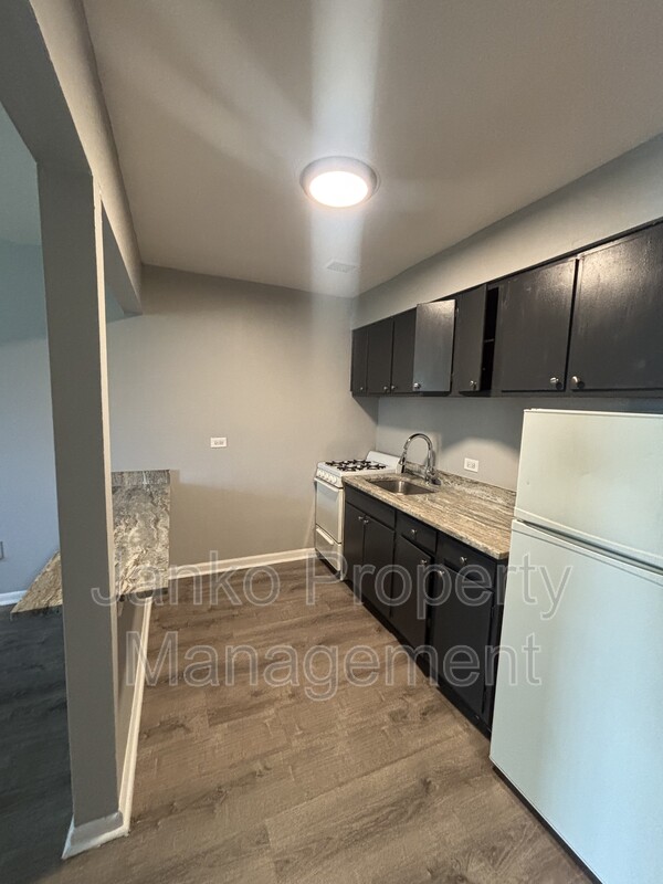 South Chicago Heights Condo: 3331 Commercial Ave
