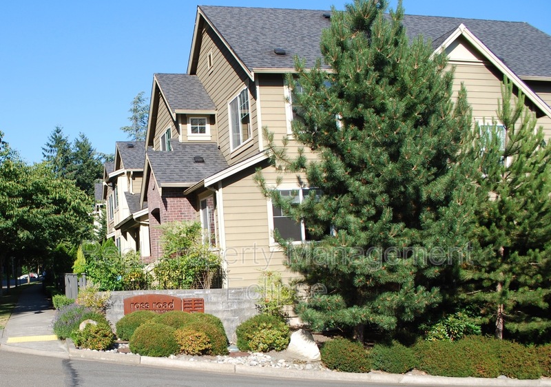 Bothell Condo: 10707 Ross Rd