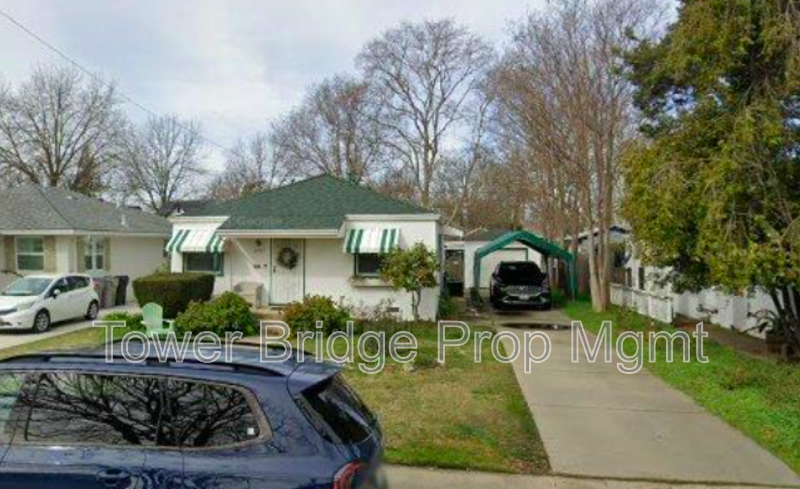 Sacramento House: 1040 58th St