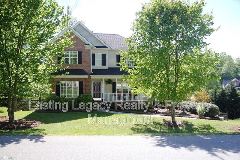 Lewisville House: 950 Wellesley Place Dr