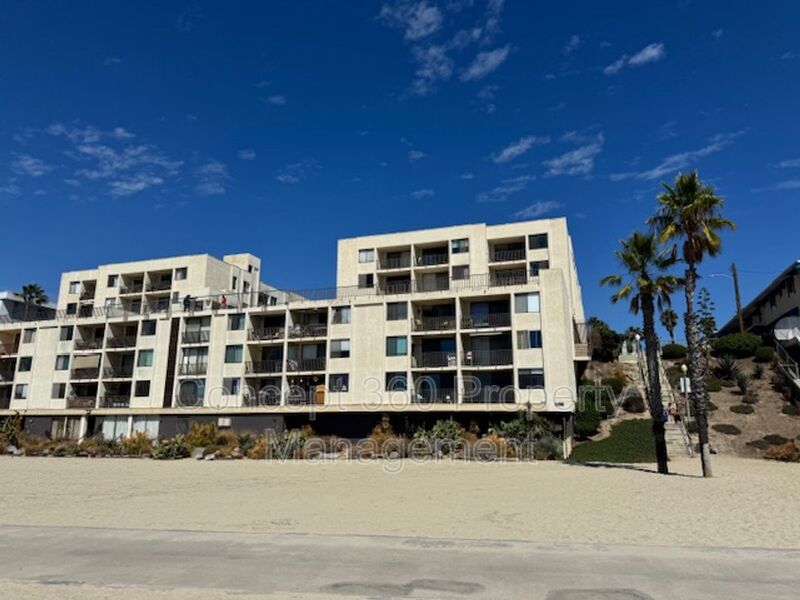 LONG BEACH House: 1140 E OCEAN BLVD