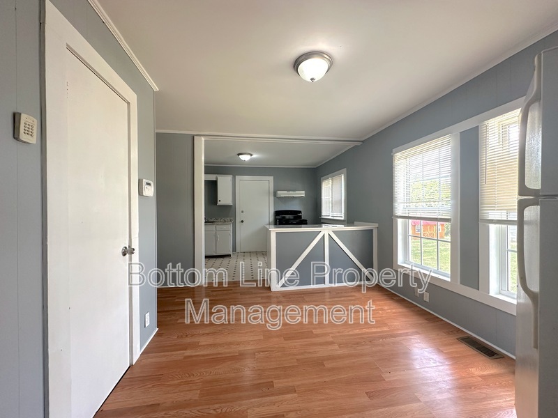 Gastonia House: 815 S Weldon St