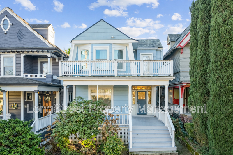 Portland Condo: 2338 NW Hoyt St