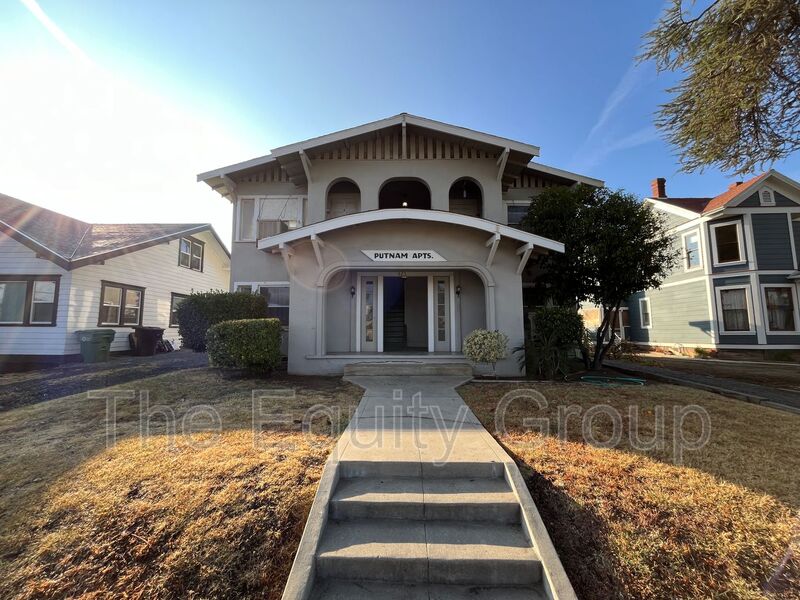 Porterville Condo: 425 E Putnam Ave